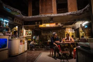 Phim Cửu Long Thành Trại Vây Thành